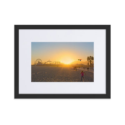 Santa-Monica-City-in-California-Photography-matte-paper-framed-poster-with-mat-black-30x40-cm-transparent-NK-Iconic