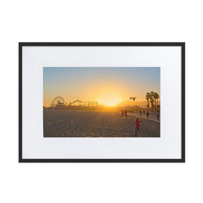 Santa-Monica-City-in-California-Photography-matte-paper-framed-poster-with-mat-black-50x70-cm-transparent-NK-Iconic